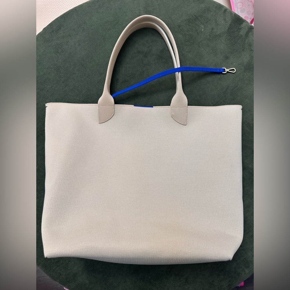Rothy’s Lightweight Tote Bag (soft sesame)